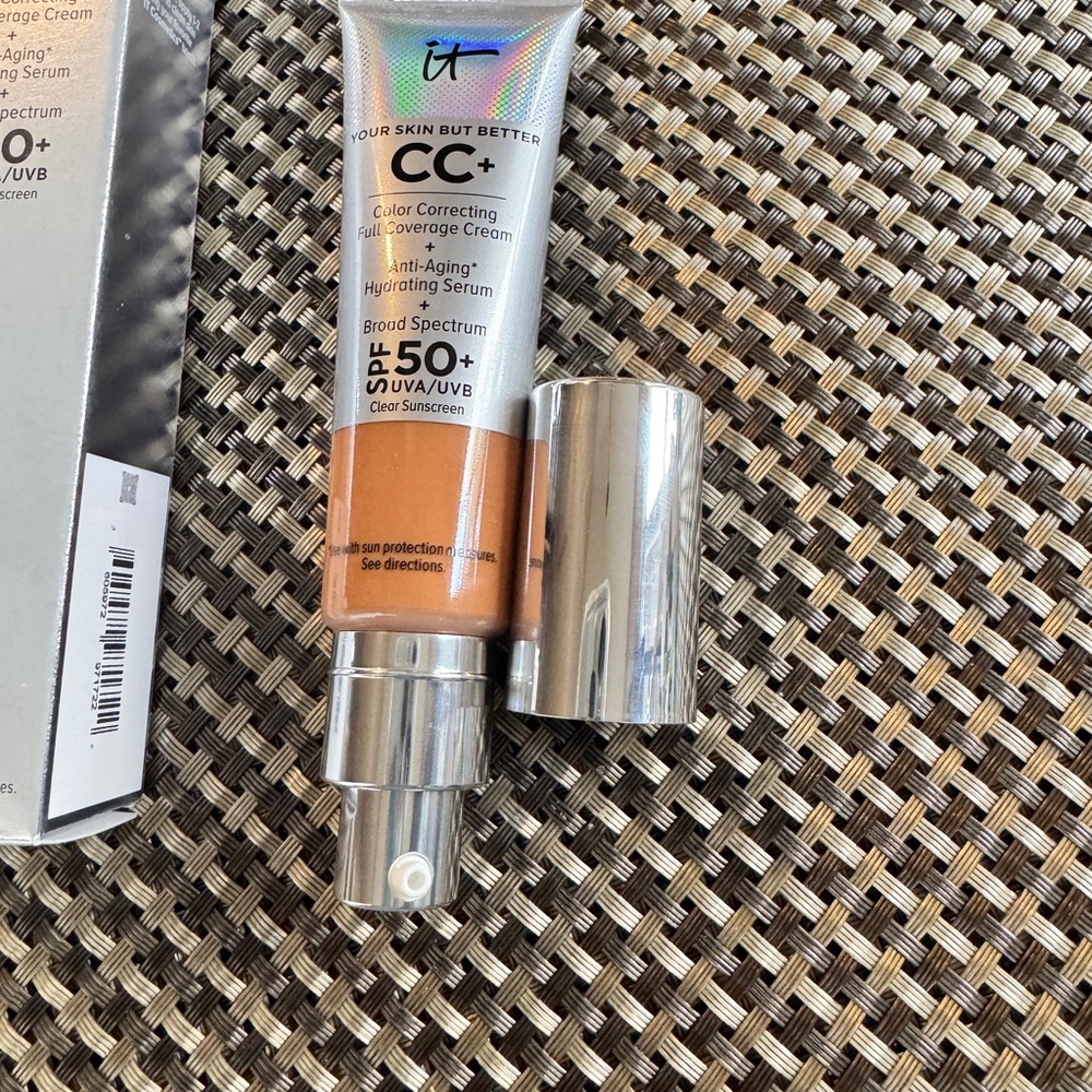 IT Cosmetics CC+ Cream SPF 50+ in Tan Cool - Picture 5 of 5